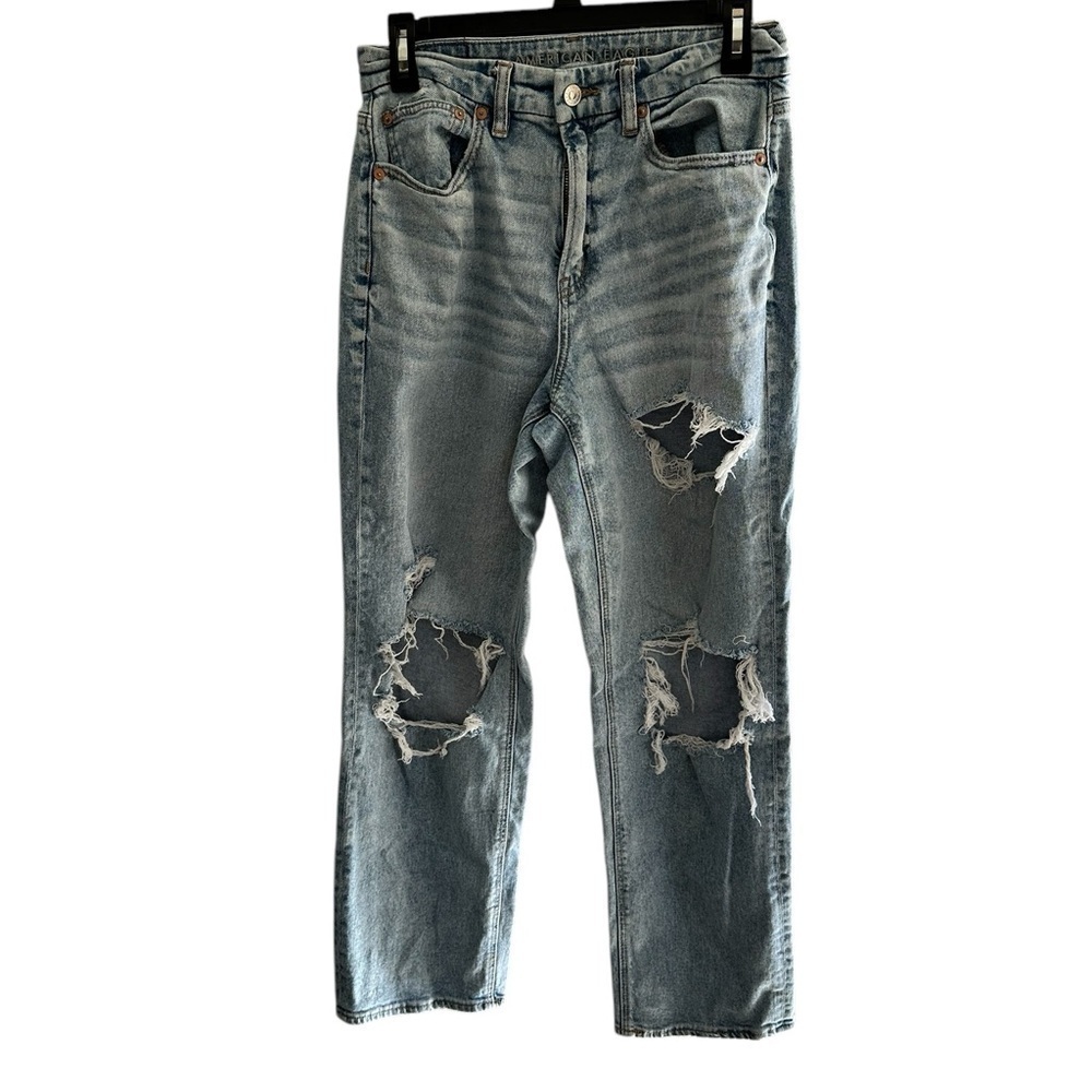 American Eagle curvy 90s high rise straight distressed jeans. Size 6